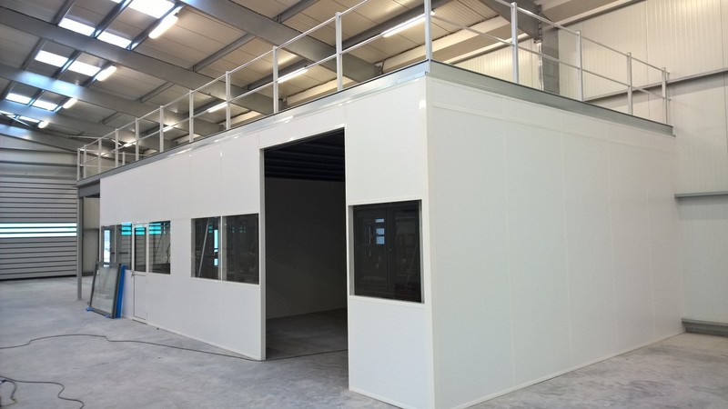 Plateforme avec cloison