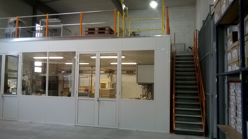 mezzanine d'atelier avec cloison