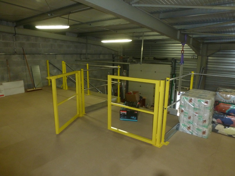 portillon-coulissant-portes-pivotantes-mezzanine-industrie
