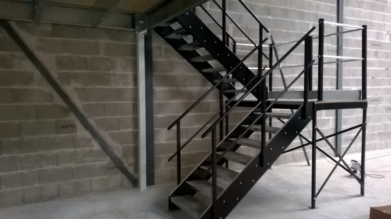 Escalier à palier, escaliers quart tournant métallique