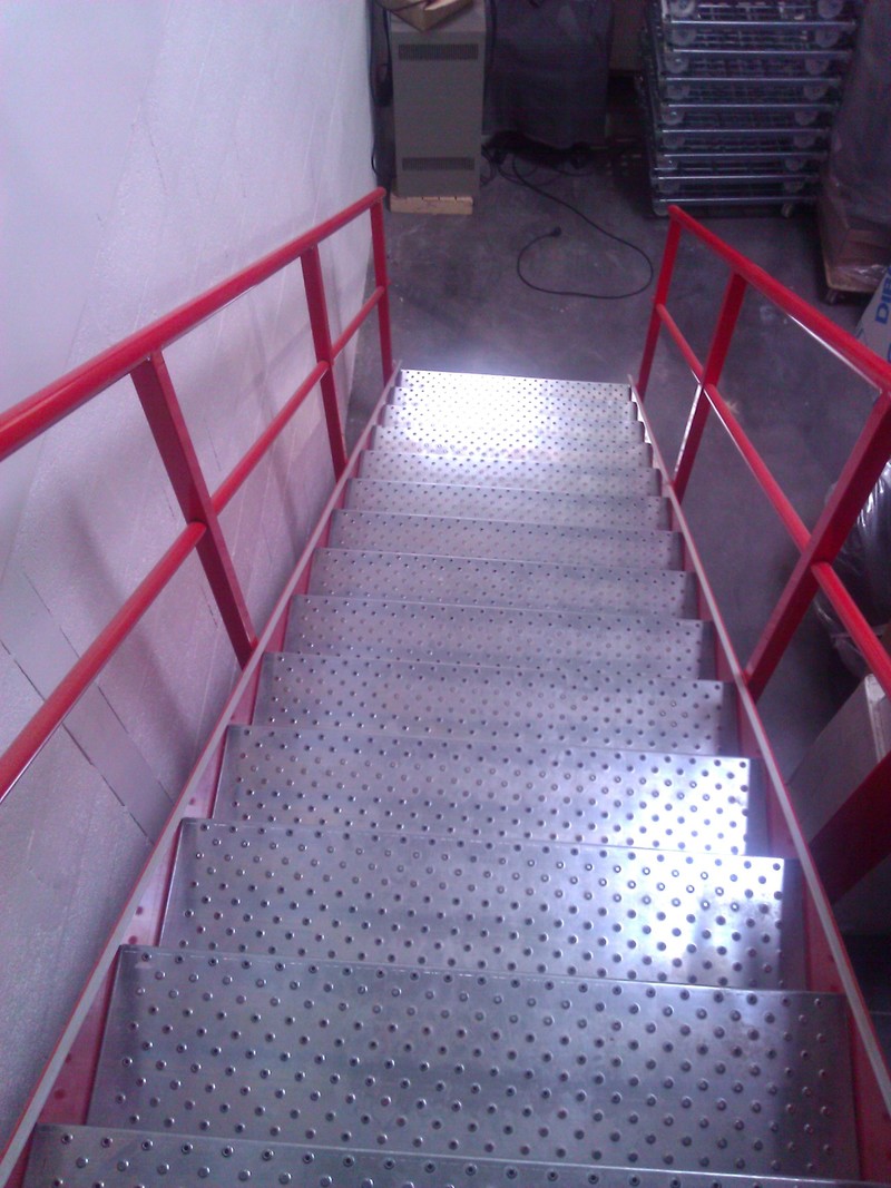 Escalier sur-mesure avec coloris rouge
