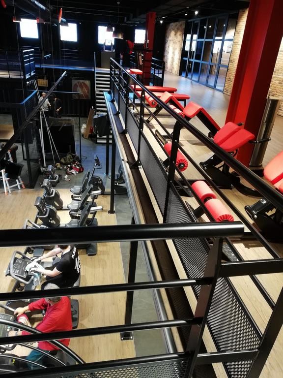 Garde corps noir sur mezzanine norme ERP