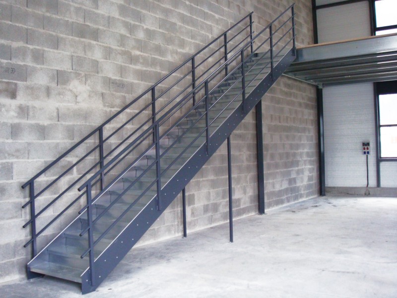 escalier industriel métallique